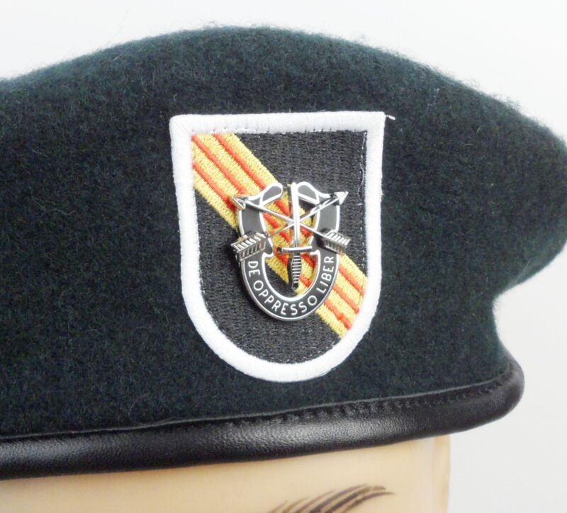 US ARMY GREEN BERET SPECIAL FORCES HAT & SFG GREEN BERET BADGE SIZE XL