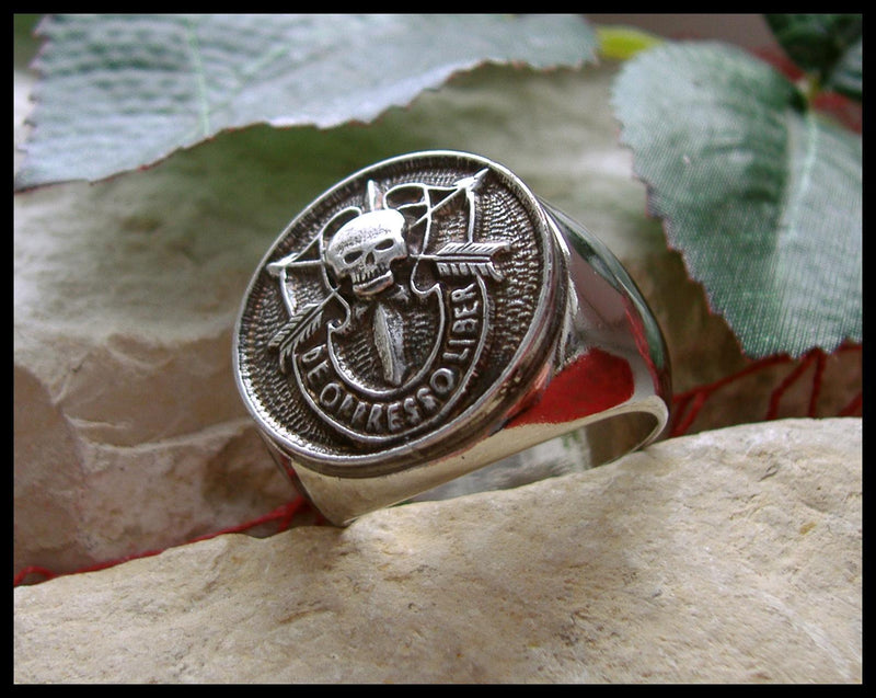 FREE SHIPPING -  SPECIAL FORCES DE OPRESSO LIBER AIRBORNE GREEN BERETS